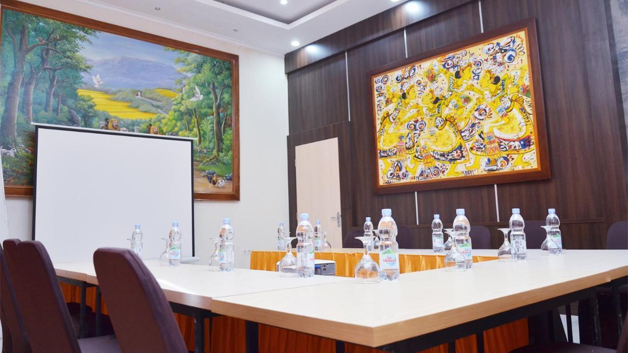 Gaia Asri Hotel Pamanukan Hilir Ngoại thất bức ảnh