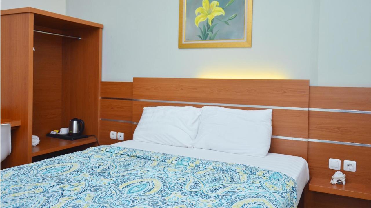 Gaia Asri Hotel Pamanukan Hilir Ngoại thất bức ảnh